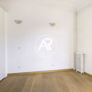 Property in Carre d'Or
