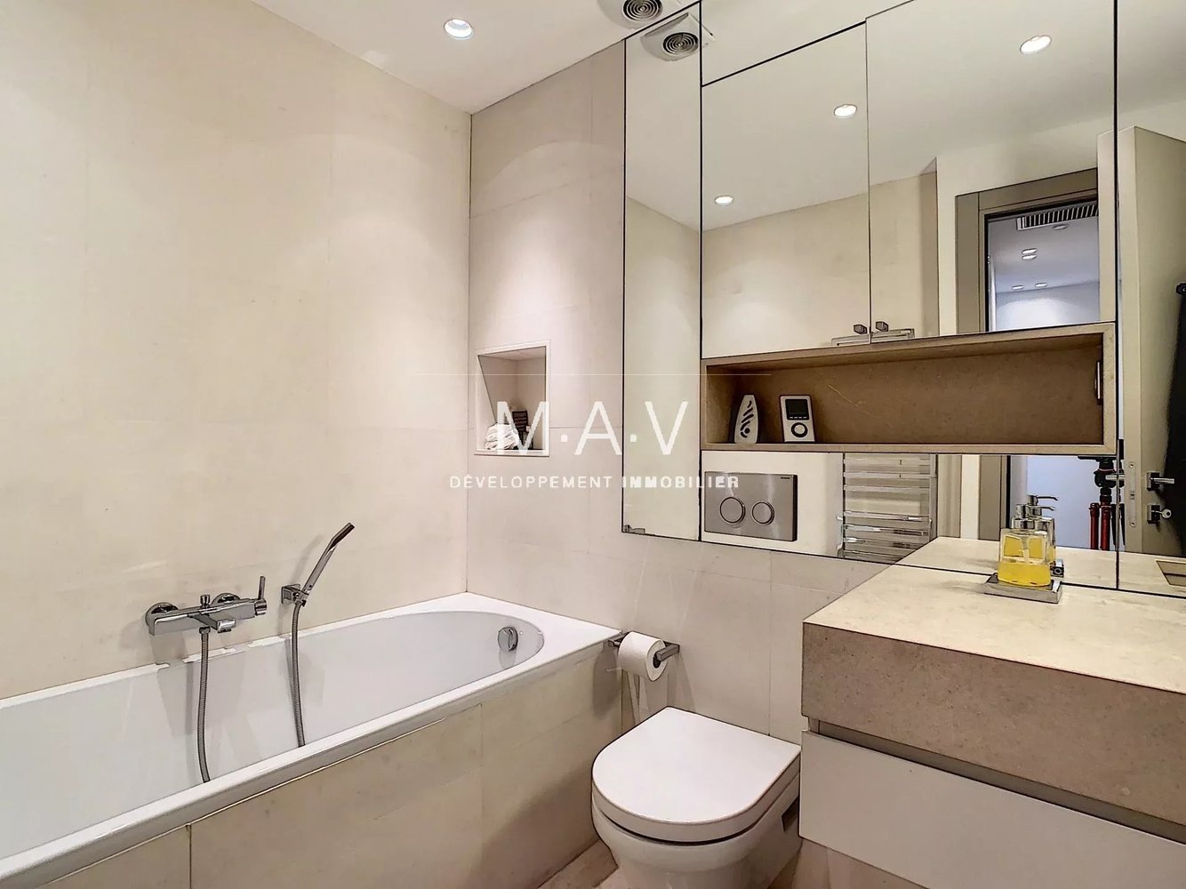 Property photo in Carre d'Or
