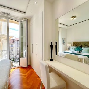 Property in Carre d'Or