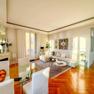 Property in Carre d'Or