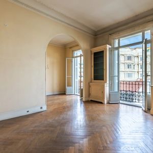 Property in Carre d'Or