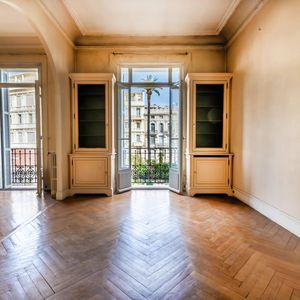 Property in Carre d'Or