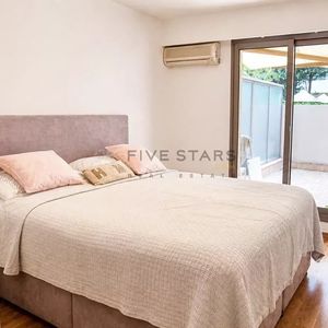 Property in Carre d'Or
