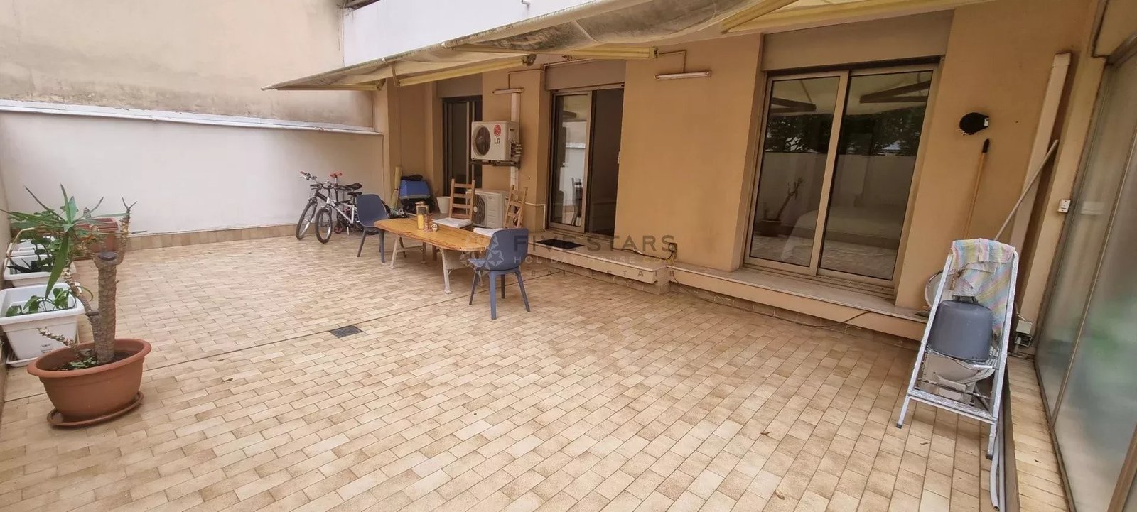 Property photo in Carre d'Or
