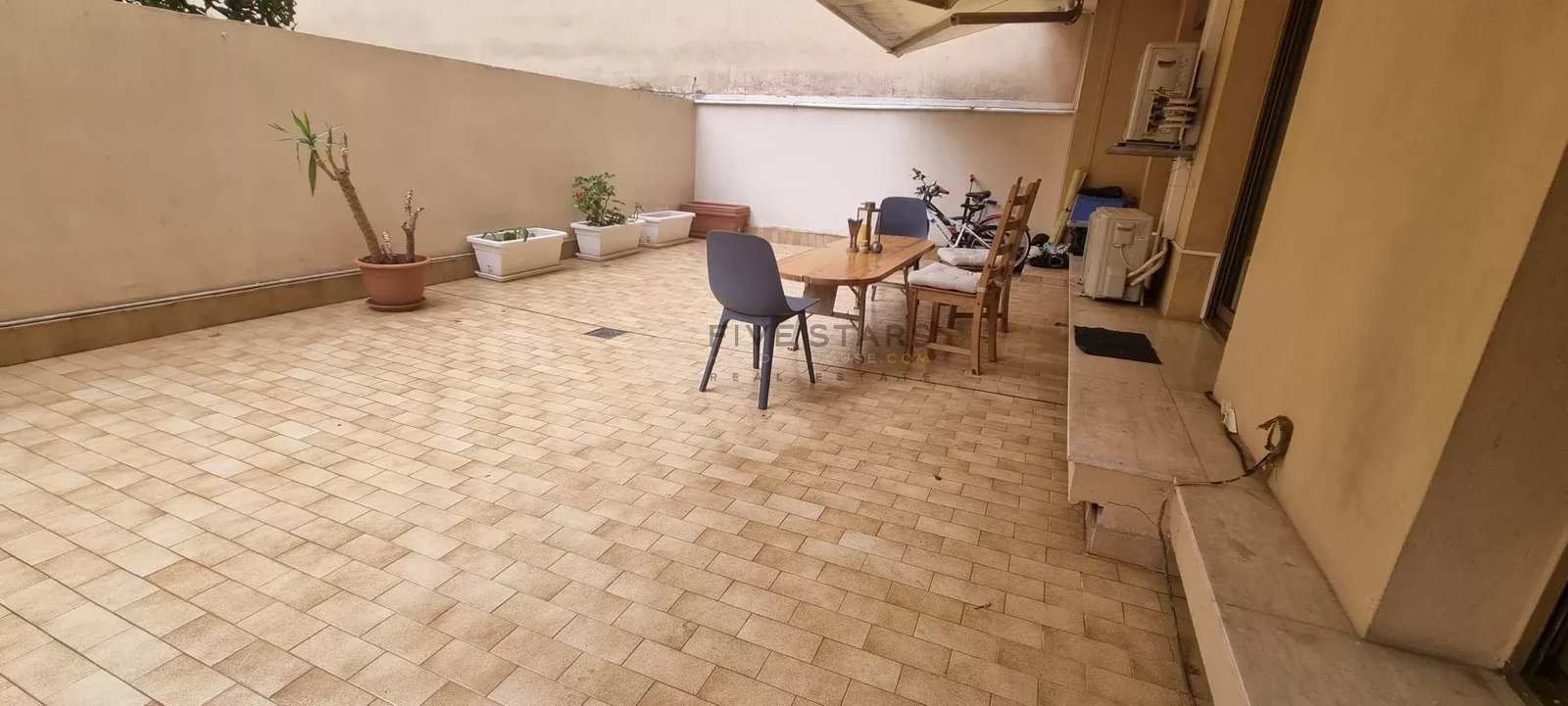 Property photo in Carre d'Or
