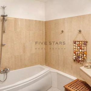 Property in Carre d'Or