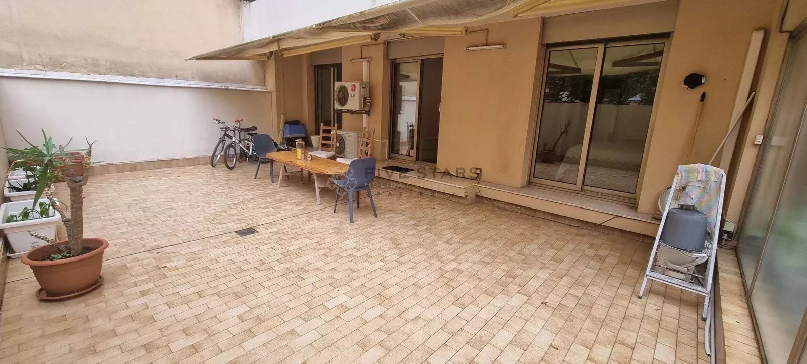 Property photo in Carre d'Or