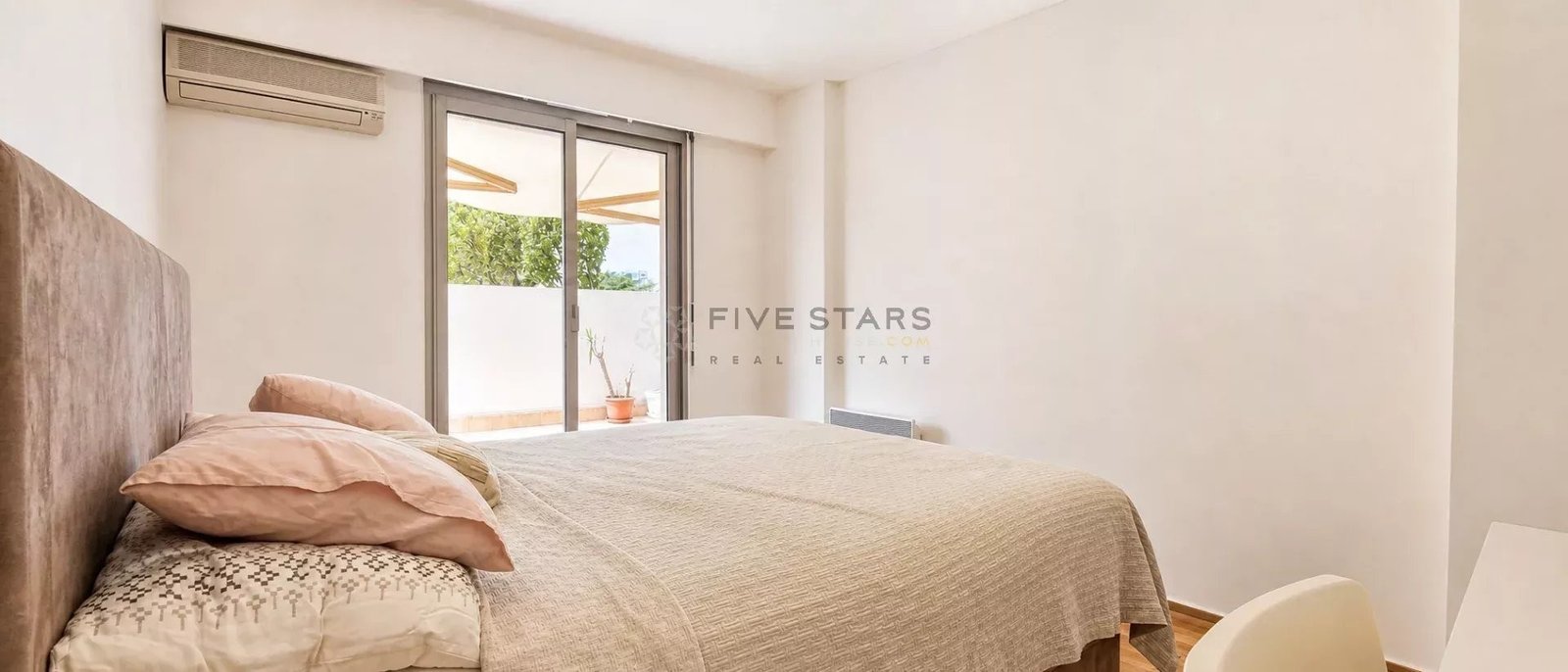 Property photo in Carre d'Or