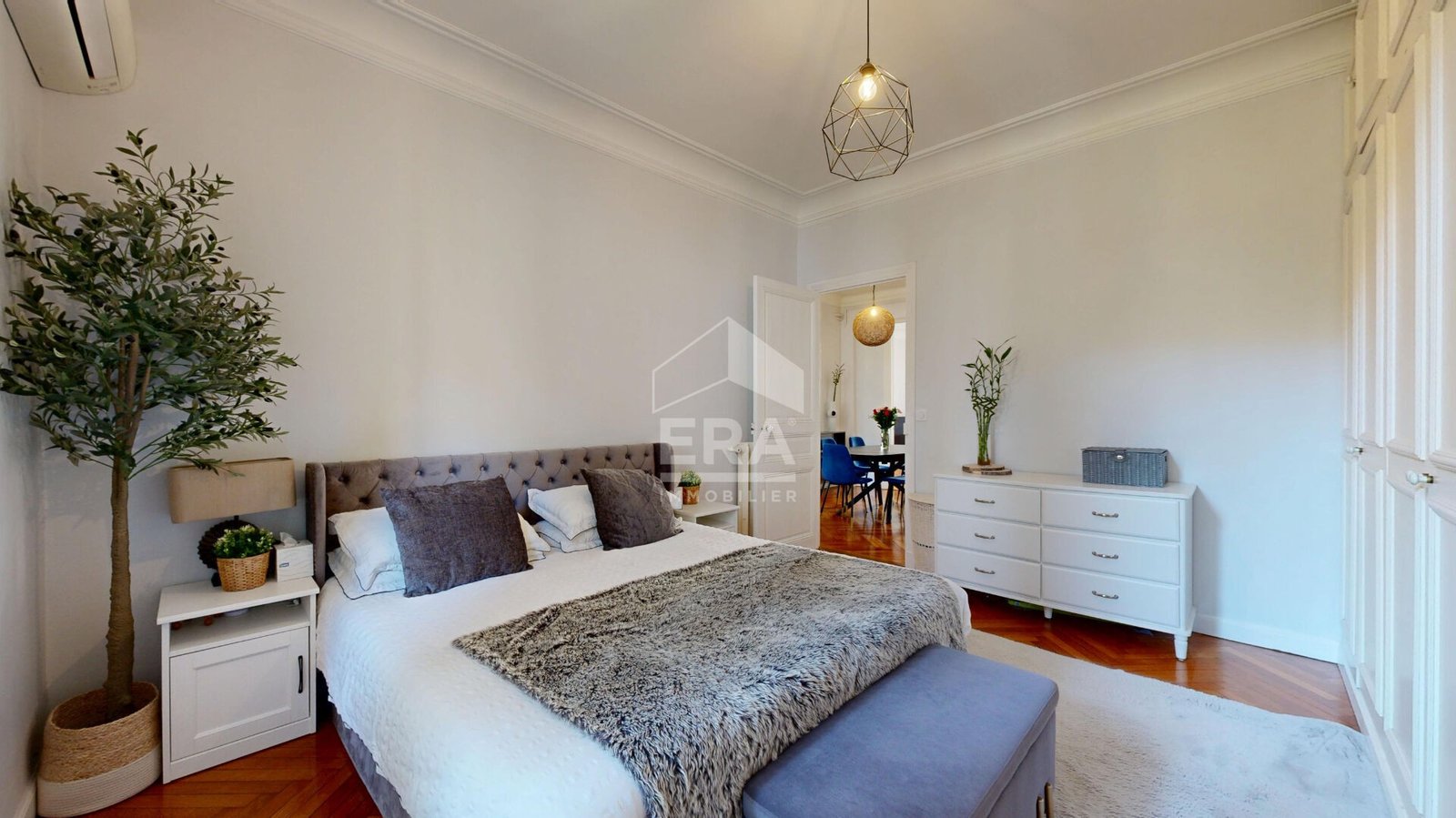 Property photo in Carre d'Or