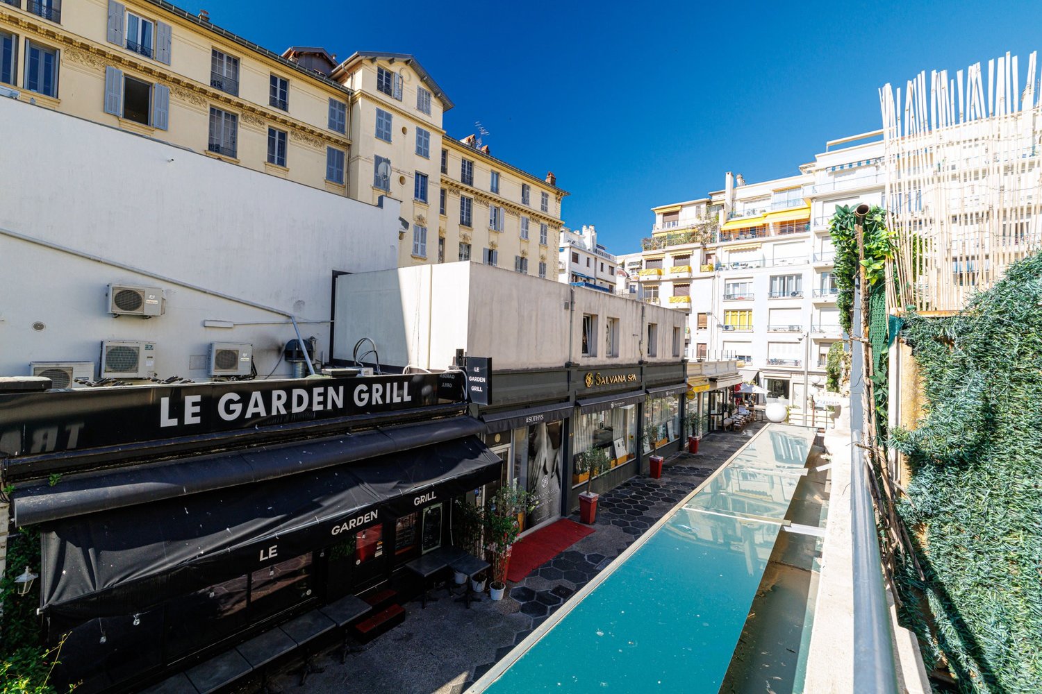 Property photo in Carre d'Or