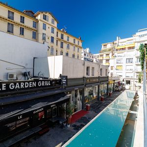 Property in Carre d'Or