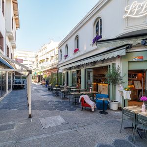 Property in Carre d'Or