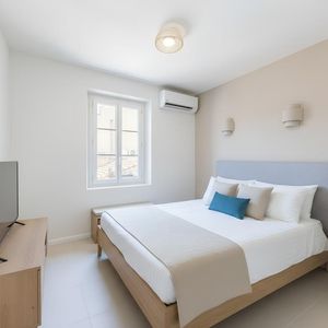 Property in Carre d'Or