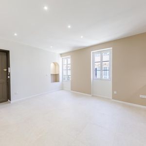 Property in Carre d'Or