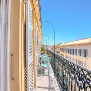 Property in Carre d'Or