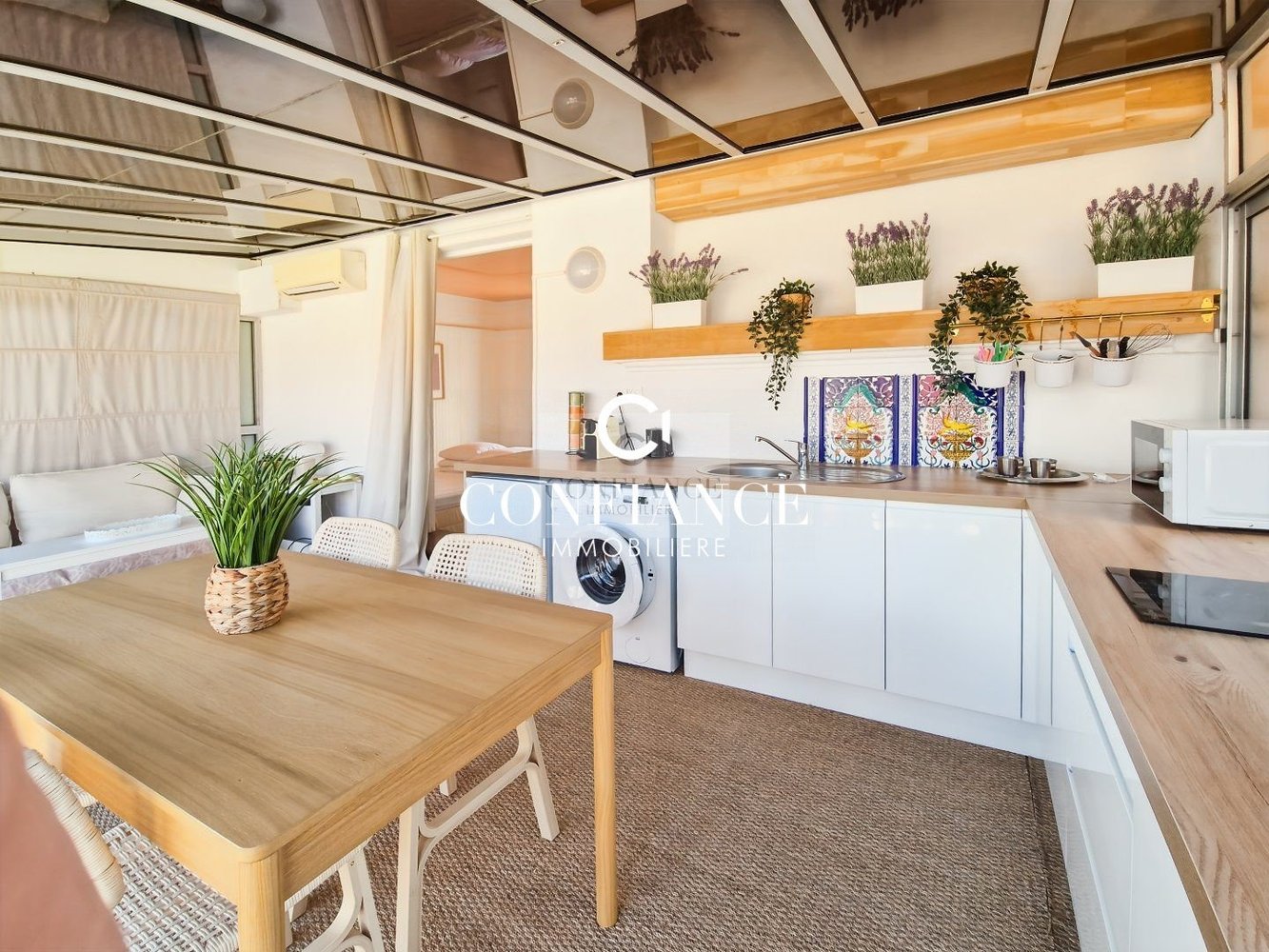 Property photo in Port