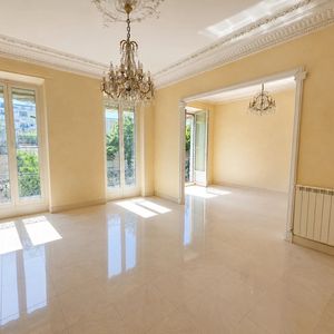 Property in Carre d'Argent