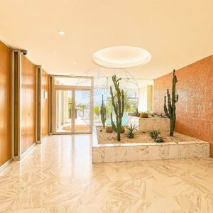 Property in Carre d'Or