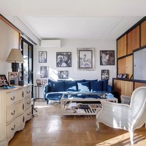 Property in Carre d'Or