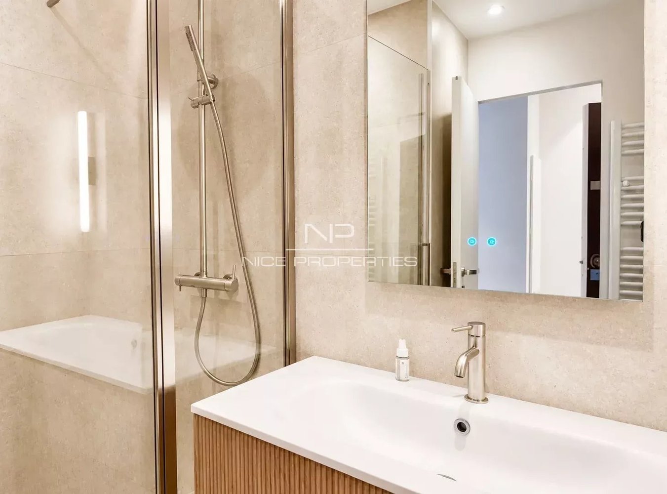 Property photo in Carre d'Or