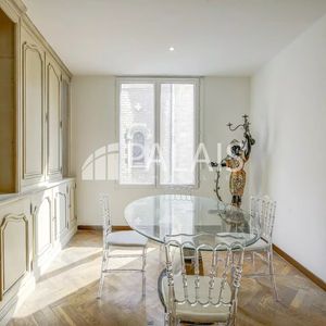 Property in Carre d'Or