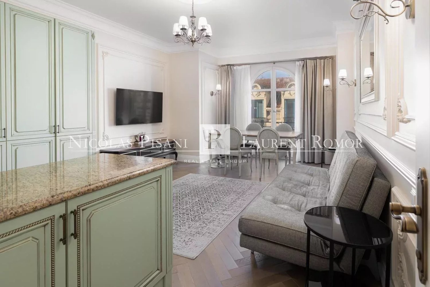 Property photo in Carre d'Or