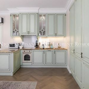 Property in Carre d'Or