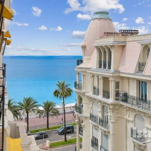 Property in Carre d'Or