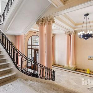 Property in Carre d'Or