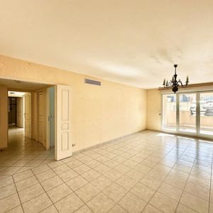 Property in Carre d'Or