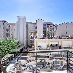 Property in Carre d'Or