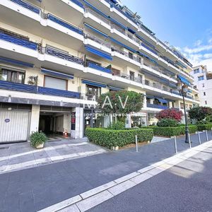 Property in Carre d'Or