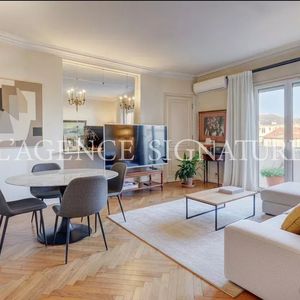 Property in Carre d'Or
