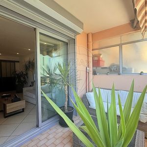 Property in Carre d'Or