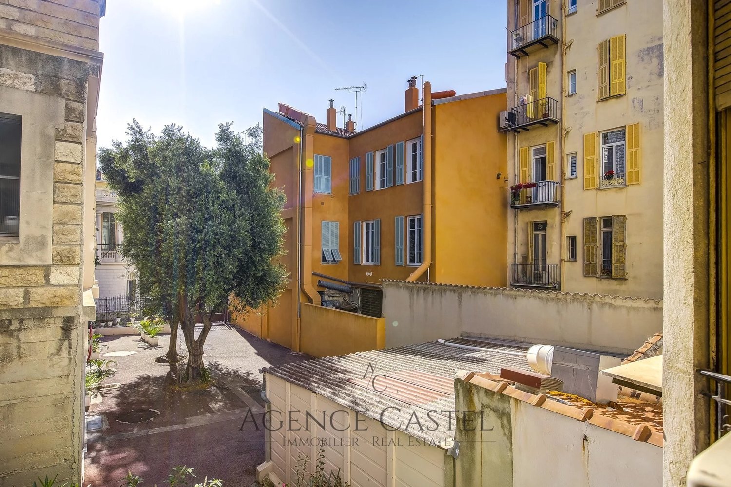 Property photo in Carre d'Or