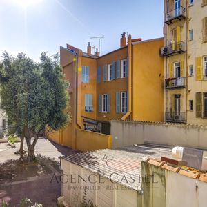 Property in Carre d'Or