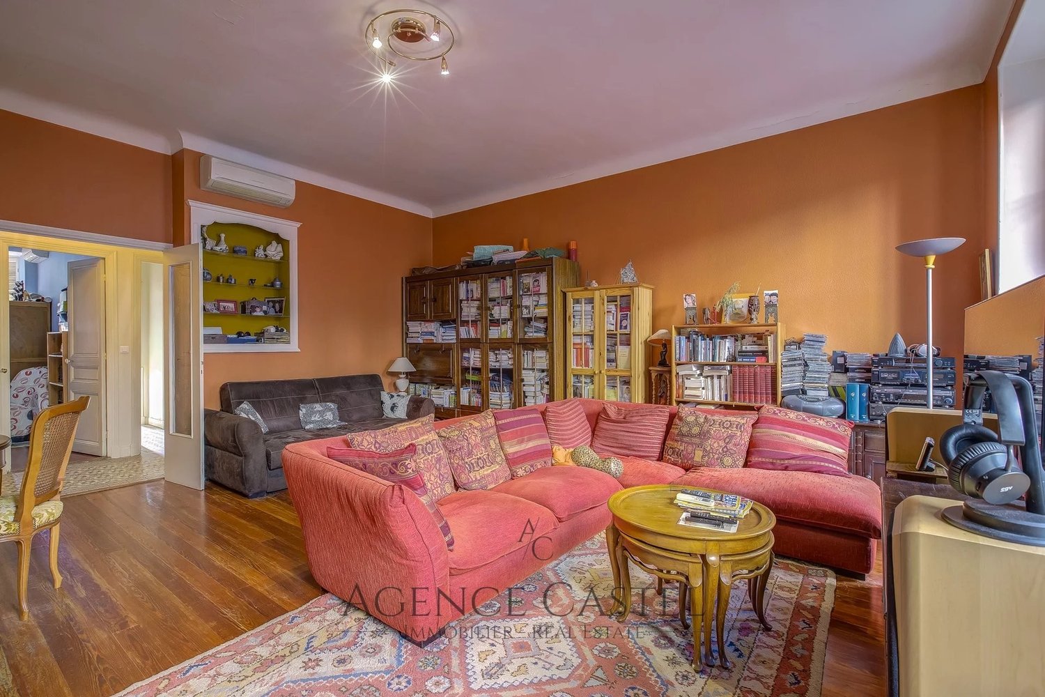 Property photo in Carre d'Or