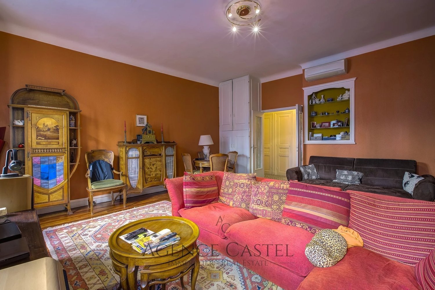Property photo in Carre d'Or