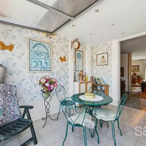 Property in Carre d'Or
