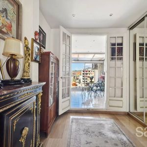 Property in Carre d'Or
