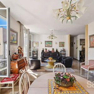 Property in Carre d'Or