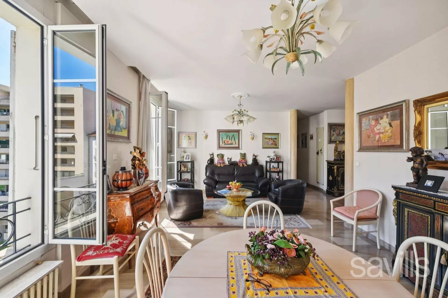 Property photo in Carre d'Or