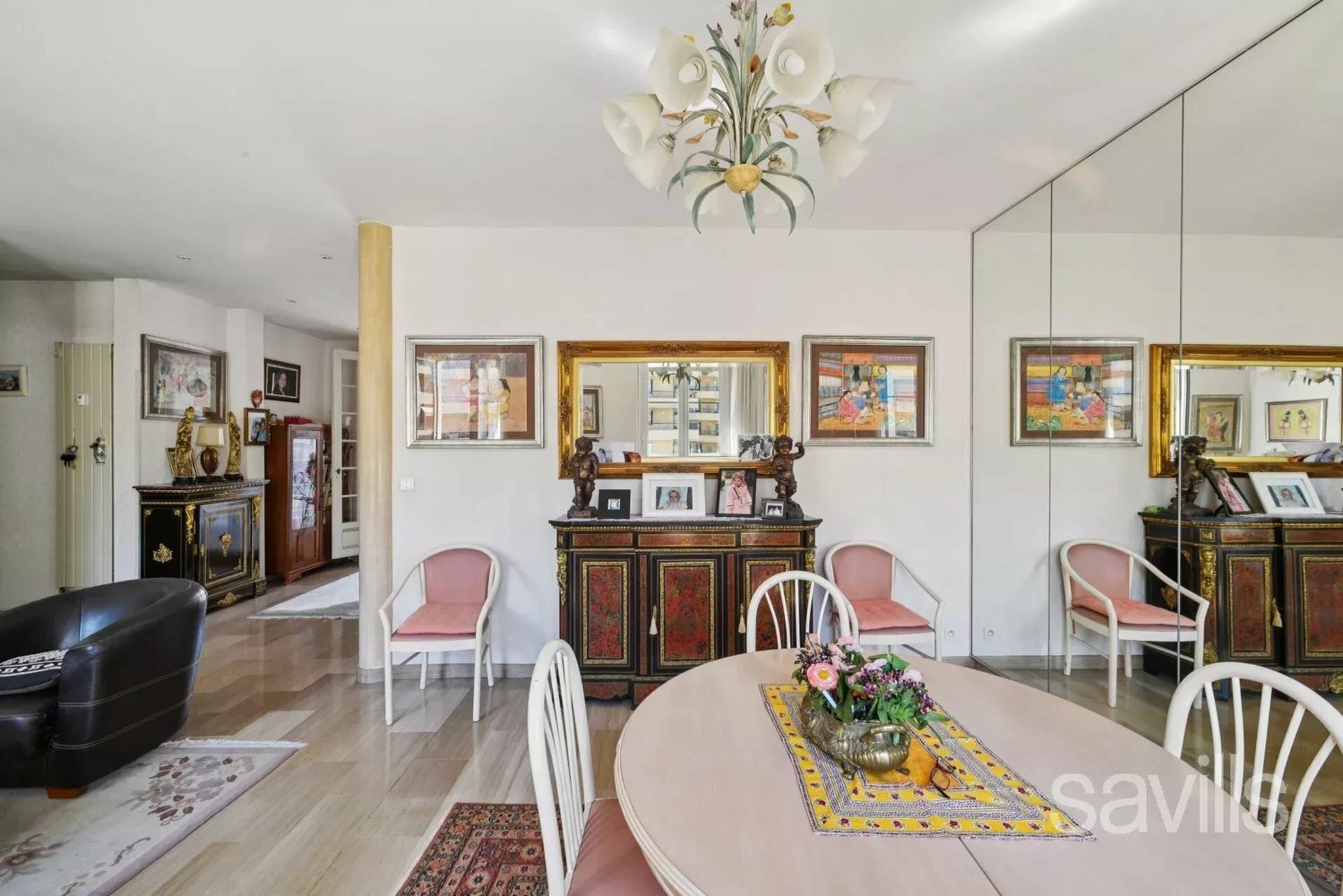 Property photo in Carre d'Or