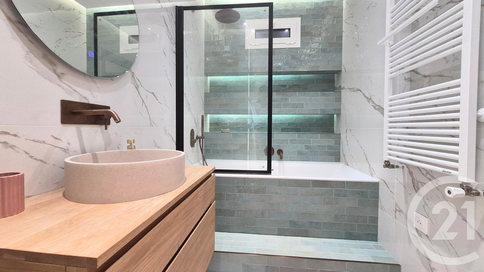 Property photo in Carre d'Or