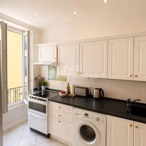 Property in Carre d'Or