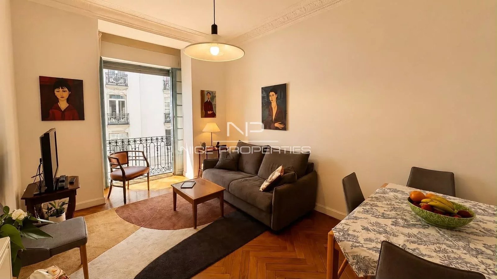 Property photo in Carre d'Or