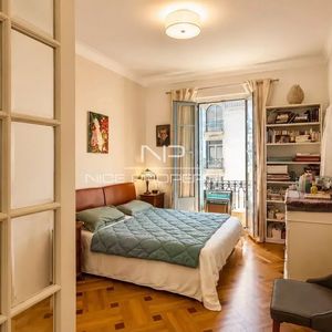 Property in Carre d'Or