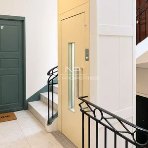 Property in Carre d'Or