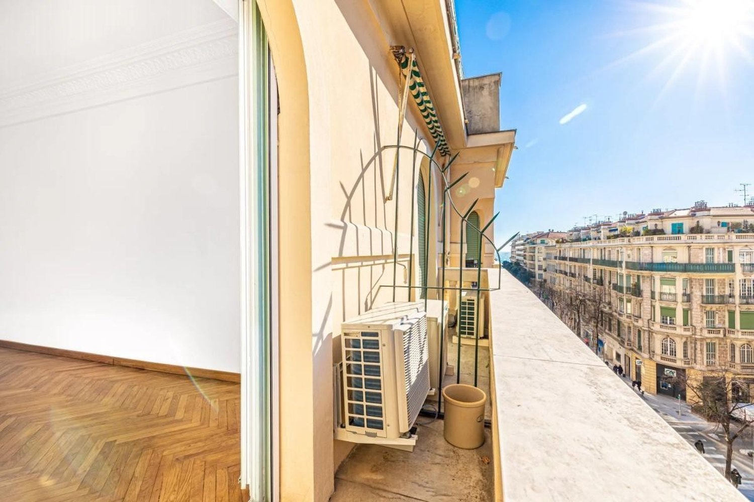 Property photo in Carre d'Or