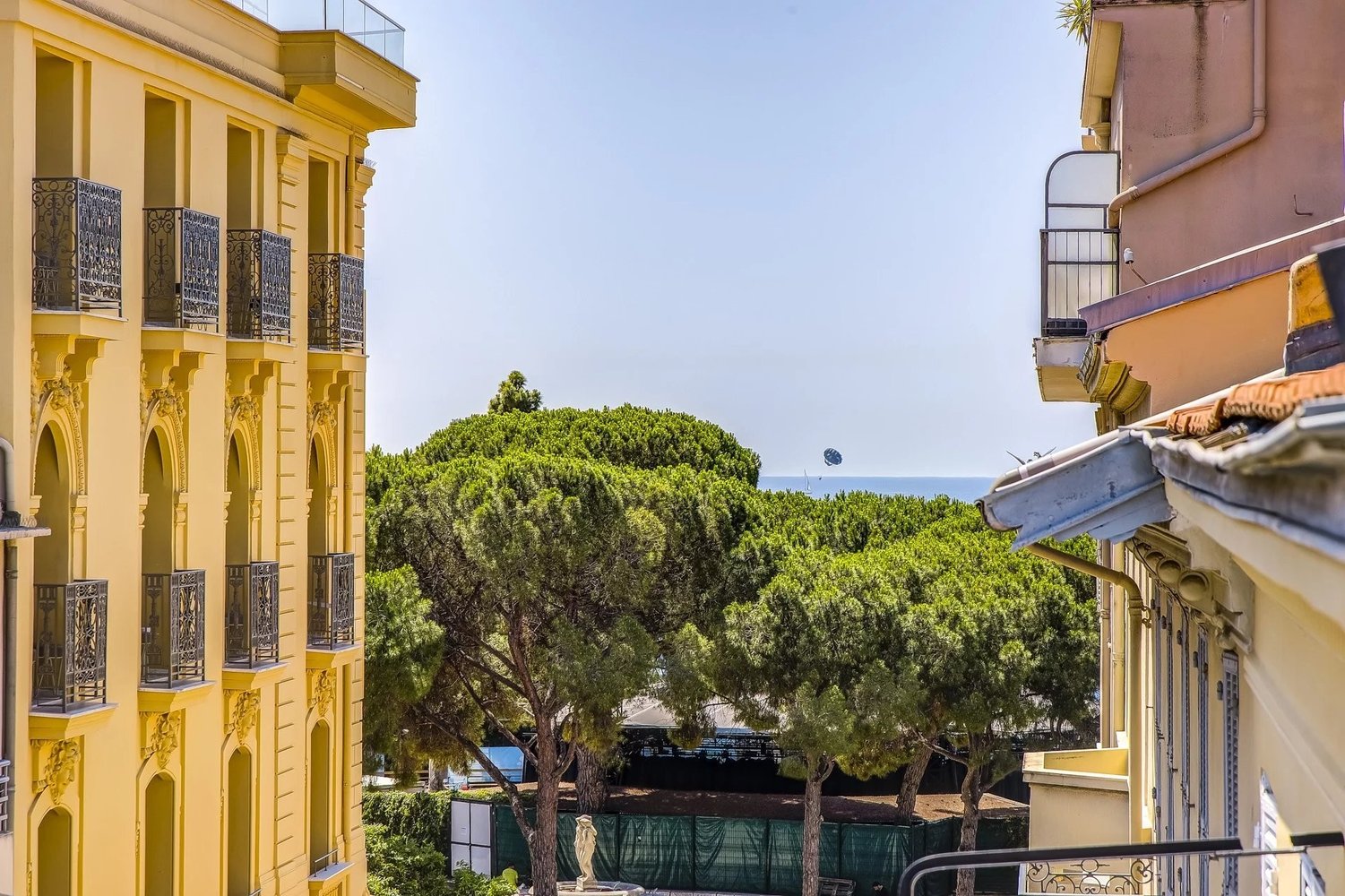 Property photo in Carre d'Or